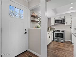 Photo #4: 260003590 Listing 