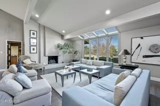 Photo #1: 260003733 Listing 