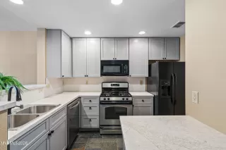 Photo #5: 260004131 Listing