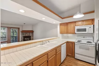 Photo #5: 260004219 Listing 