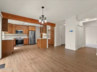 Photo #3: 260004397 Listing