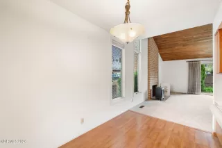 Photo #5: 260004778 Listing 