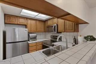 Photo #5: 260004825 Listing 