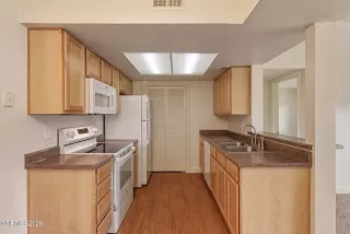 Photo #4: 260004879 Listing 