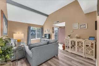 Photo #6: 260004889 Listing 