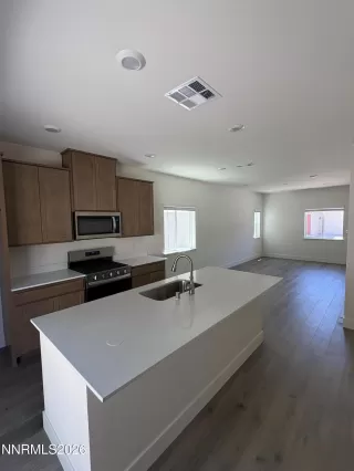 Photo #5: 260005794 Listing