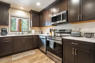 Photo #2: 260005857 Listing 