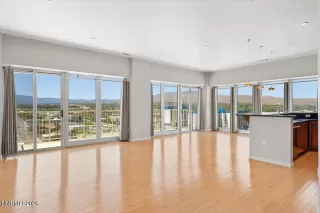 Photo #4: 260005943 Listing