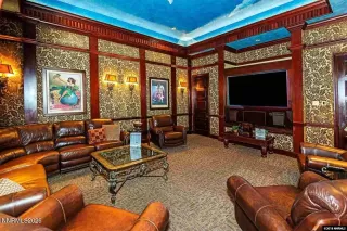 Photo #2: 260005975 Listing