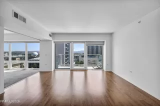 Photo #3: 260006056 Listing
