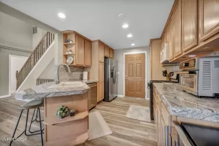 Photo #2: 260006155 Listing 