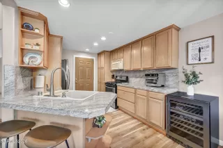Photo #3: 260006155 Listing 