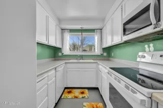 Photo #5: 260006177 Listing 