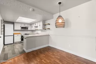 Photo #3: 260006300 Listing