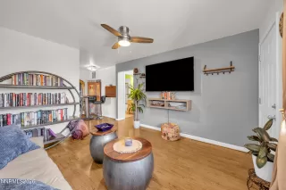 Photo #5: 260006356 Listing
