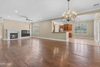 Photo #3: 260006386 Listing