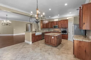 Photo #5: 260006386 Listing