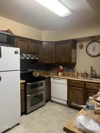 Photo #2: 260006484 Listing