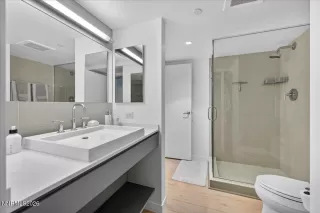 Photo #5: 260006487 Listing