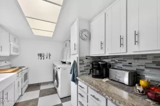 Photo #5: 260006578 Listing