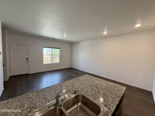 Photo #4: 260006730 Listing