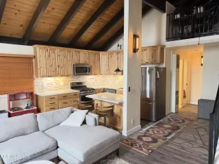 Photo #5: 260006781 Listing