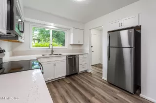 Photo #2: 260006830 Listing