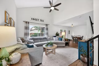 Photo #2: 260006895 Listing 