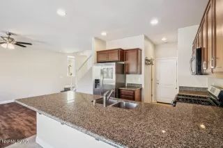 Photo #5: 260006952 Listing