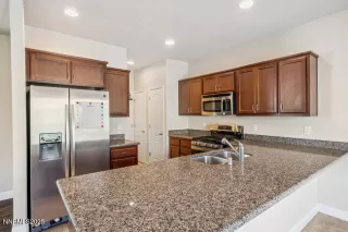 Photo #6: 260006952 Listing