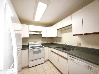 Photo #4: 260007069 Listing 