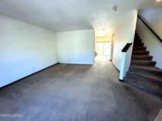 Photo #5: 260007135 Listing
