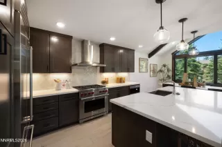 Photo #5: 260007345 Listing
