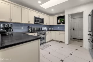 Photo #5: 260007370 Listing 