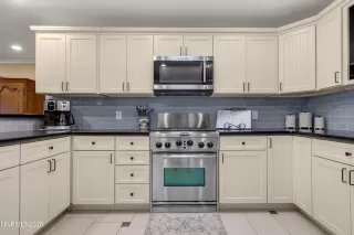 Photo #6: 260007370 Listing 