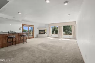 Photo #5: 260007396 Listing