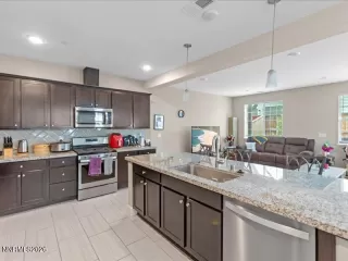Photo #6: 260007402 Listing 