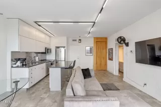 Photo #2: 260007414 Listing