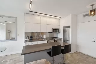 Photo #6: 260007414 Listing