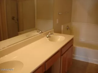 Photo #3: 260007456 Listing