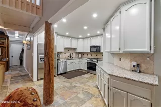 Photo #4: 260007462 Listing