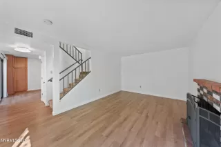 Photo #4: 260007530 Listing