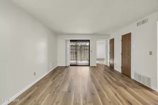 Photo #3: 260007536 Listing