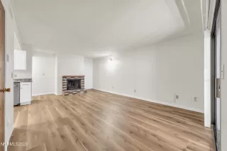 Photo #4: 260007536 Listing