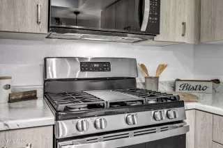 Photo #5: 260007580 Listing