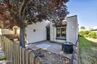 Photo #2: 260007594 Listing