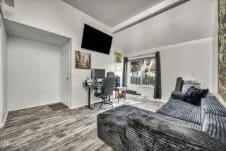 Photo #5: 260007594 Listing
