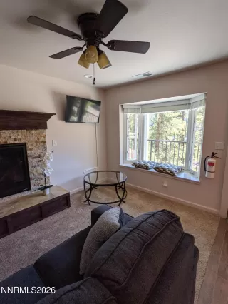 Photo #2: 260007615 Listing