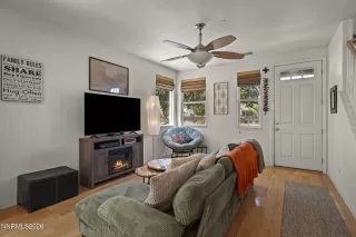 Photo #3: 260007814 Listing