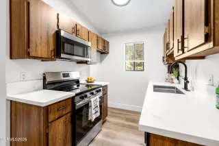 Photo #5: 260007835 Listing